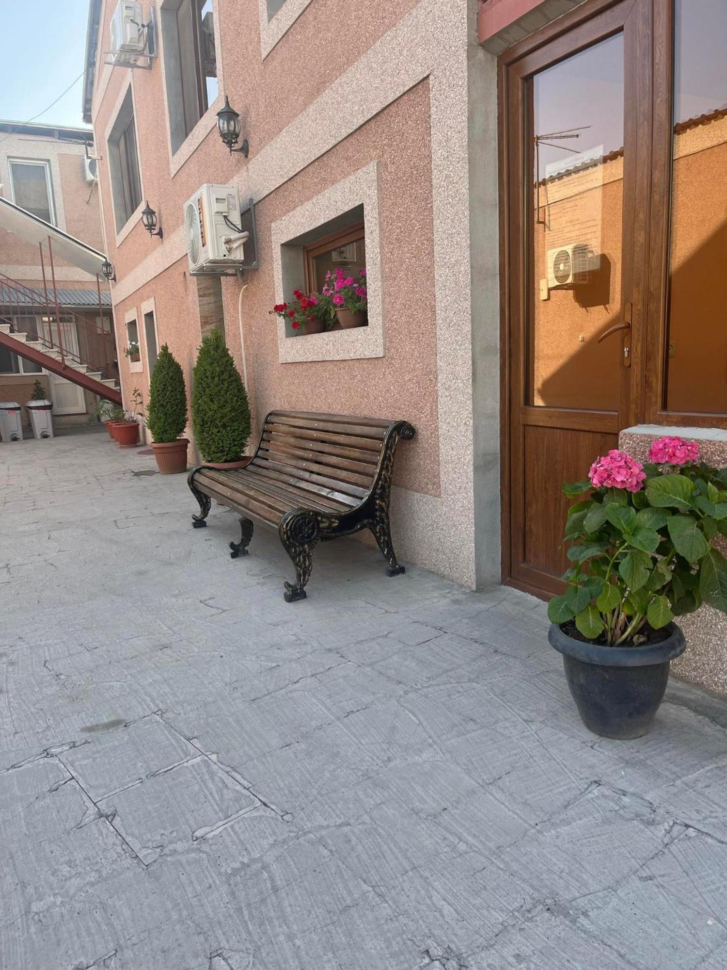 Styopa Hotel Erivan Exterior foto