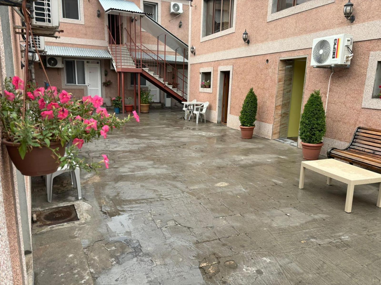 Styopa Hotel Erivan Exterior foto